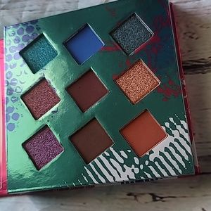 Living in color eye shadow pallet